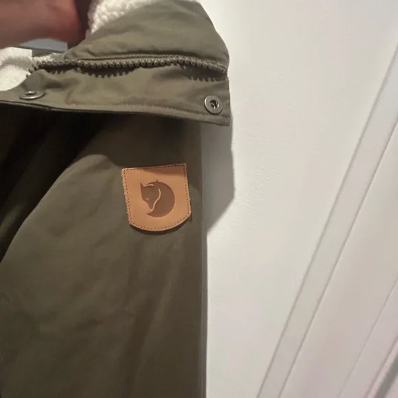 Fjallraven Women’s Greenland insulated hooded parka, Medium, Green - Picture 3 of 16